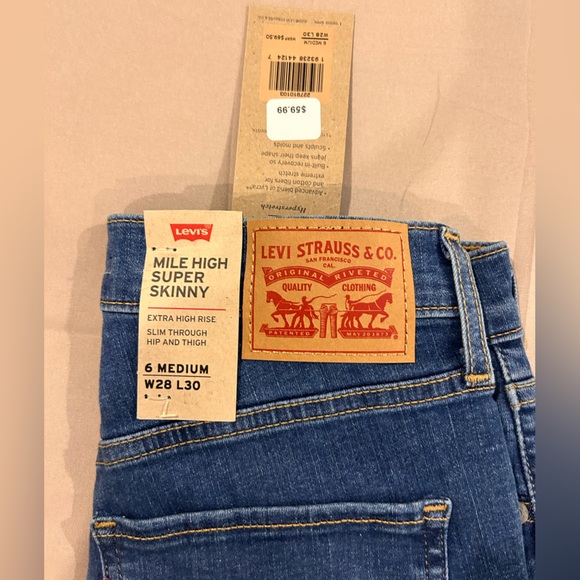 Levi’s 28 - Picture 2 of 3